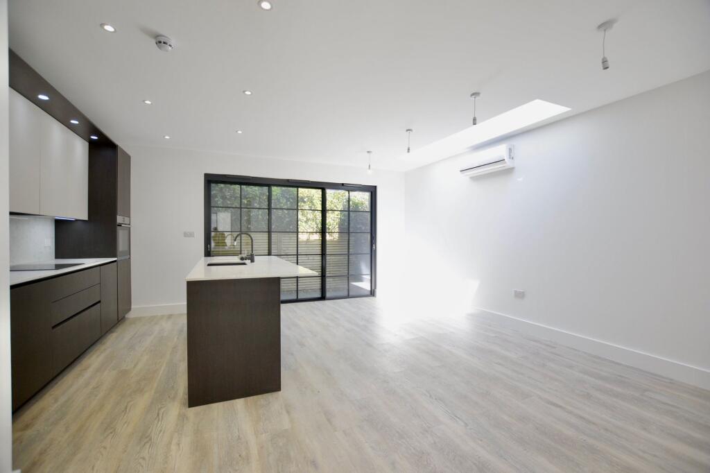 2 bedroom semi-detached house for rent