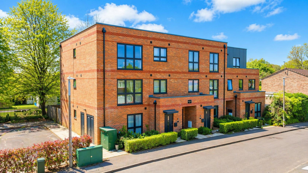Main image of property: Epping Green, Woodhall Farm, Hemel Hempstead