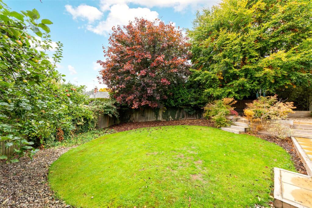 Bricketts Lane, Flore, Northamptonshire, NN7 photo 4