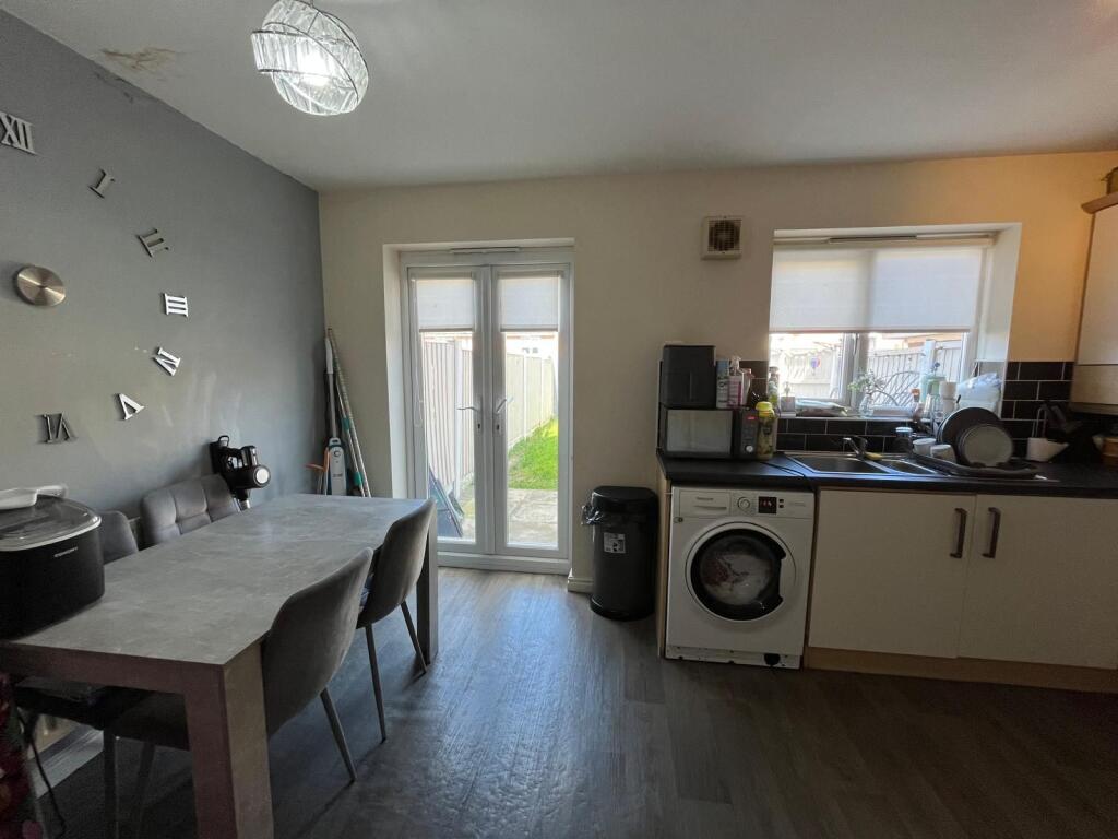 Chandlers Way, Sutton Manor, St. Helens photo 4