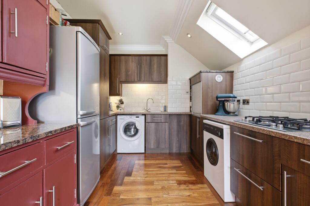 Apartment in Paisley, Renfrewshire - More