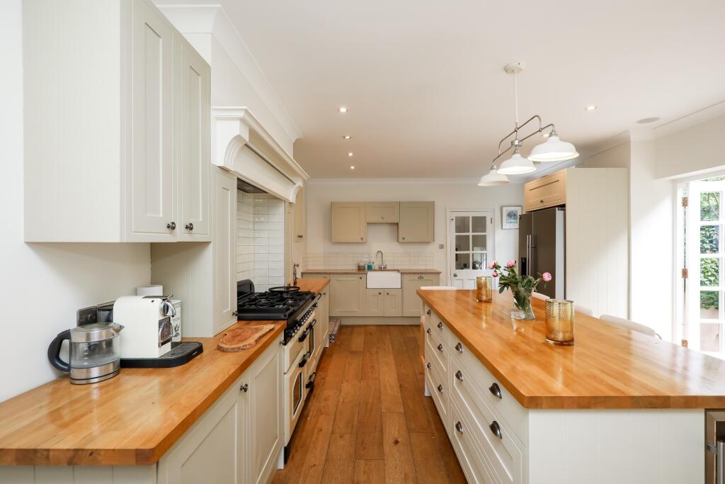 Apartment in Slough - More