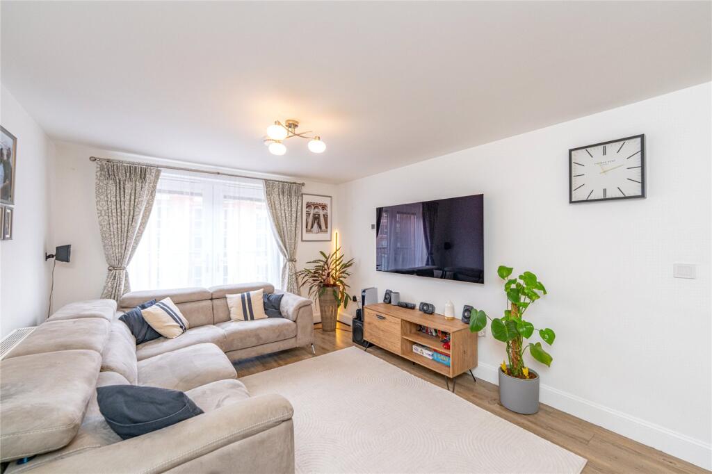 Apartment in Edinburgh, Redbraes, Leith Central - View 2