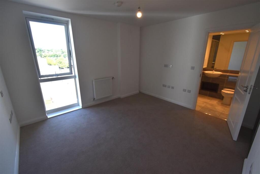 Apartment in Dartford, Kent - More