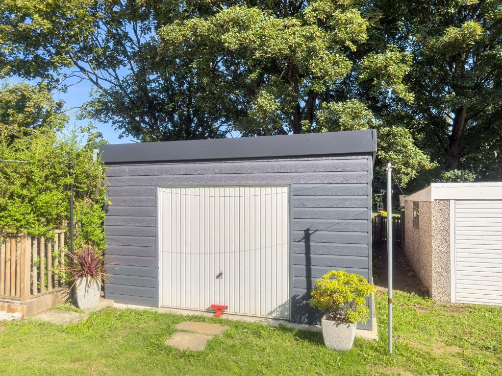 House in Huddersfield - View 4