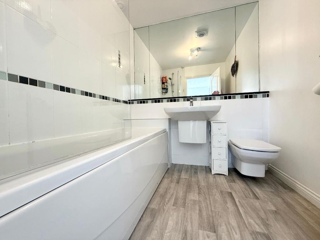 Launton Close, Luton, LU3 photo 4