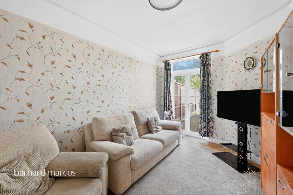 House in Sutton - View 4
