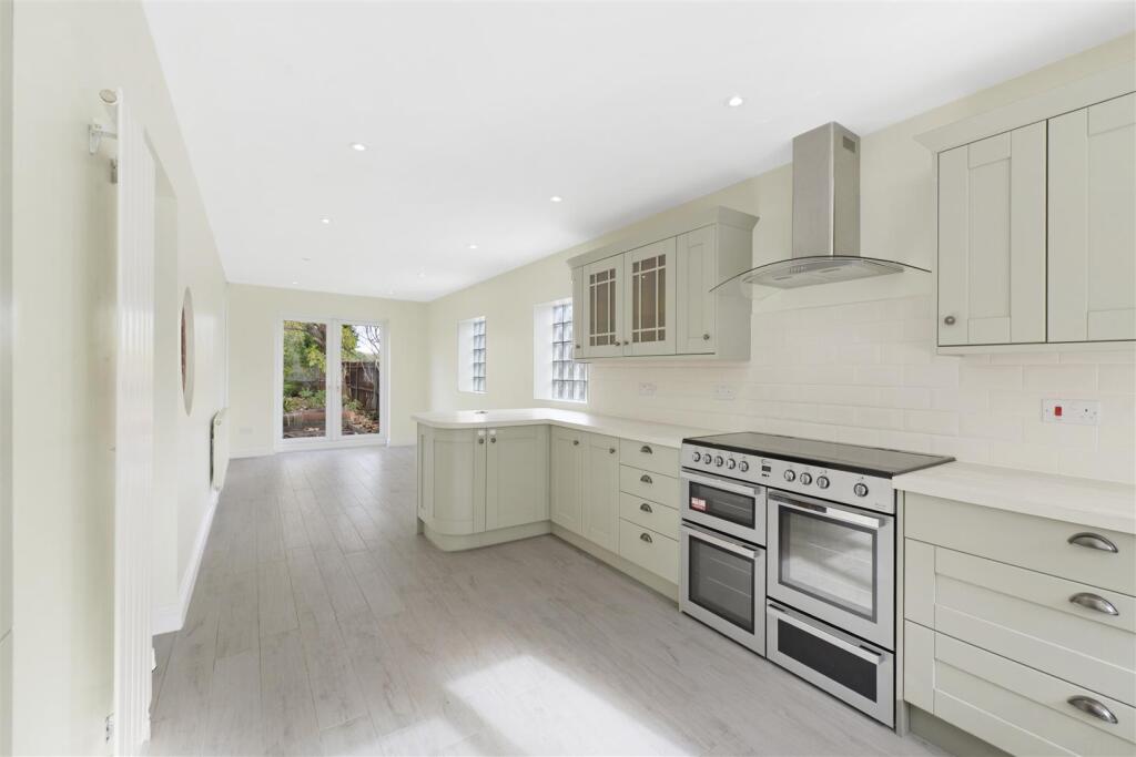 London Road, Ryarsh, West Malling photo 3