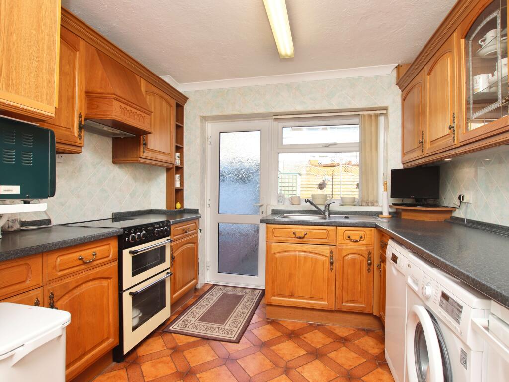 House in Beddau, Llantrisant - More