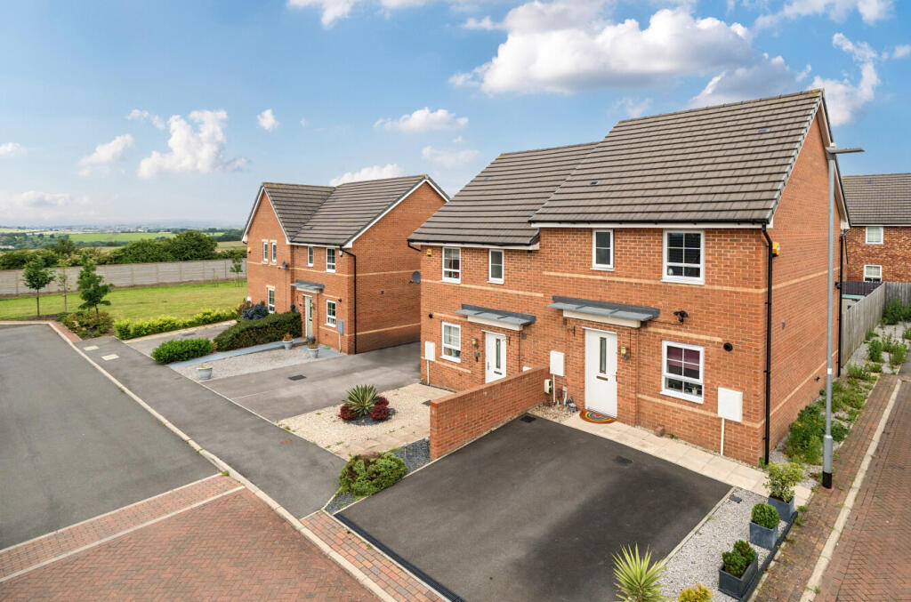 Main image of property: Perry Grove, Morley, Leeds, West Yorkshire, LS27