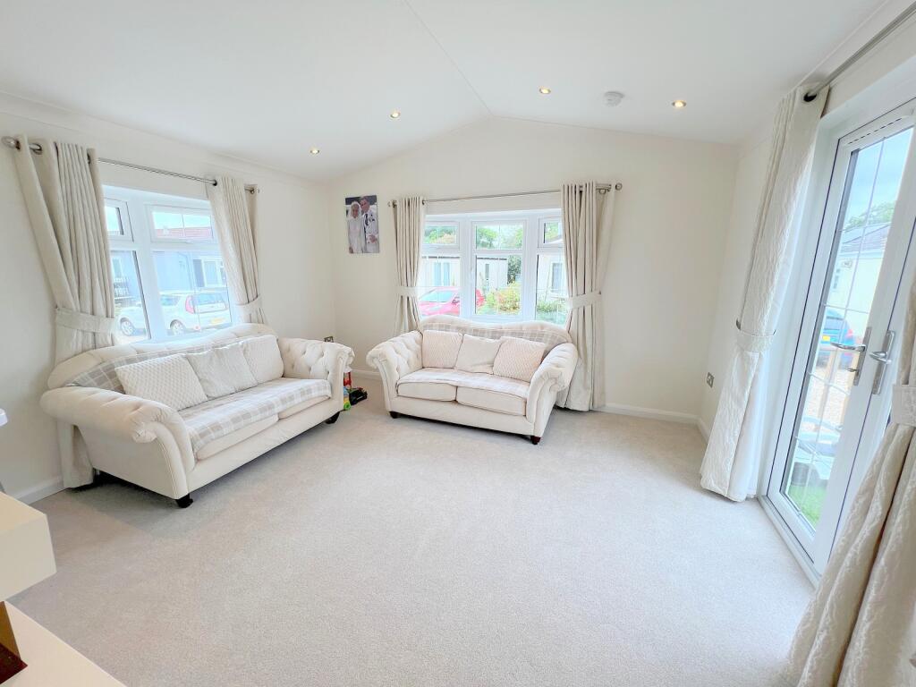 Fleur-de-lys Park, Pilley Hill, Pilley, Lymington, Hampshire. SO41 5QJ - View 3