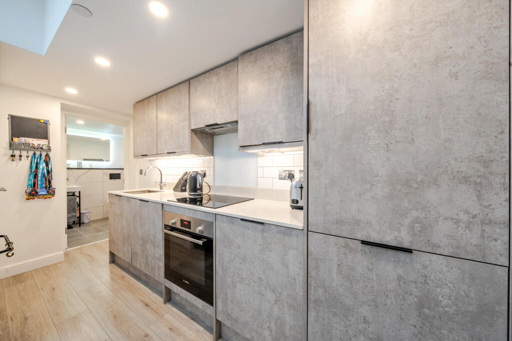 Apartment in London, Raynes Park - View 4