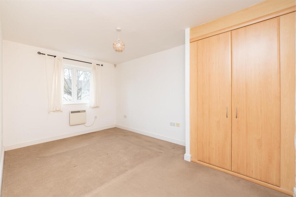 Apartment in Sutton - More
