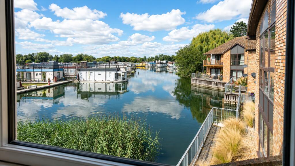 Main image of property: 3 Eider House, Banks End, Wyton, PE28 2FN