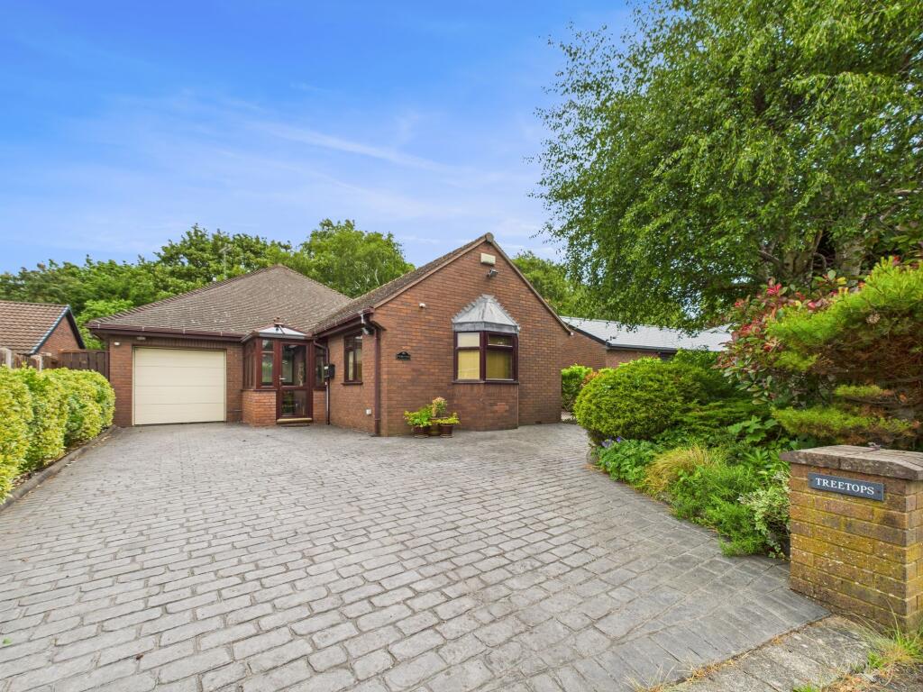 3-bed detached on Kearsley Avenue, Hawarden, CH5, £400,000
