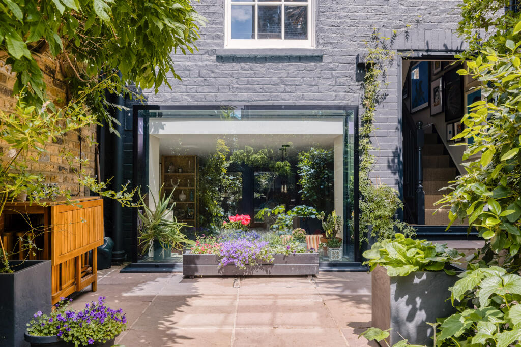 Main image of property: Matlock Street, London, E14