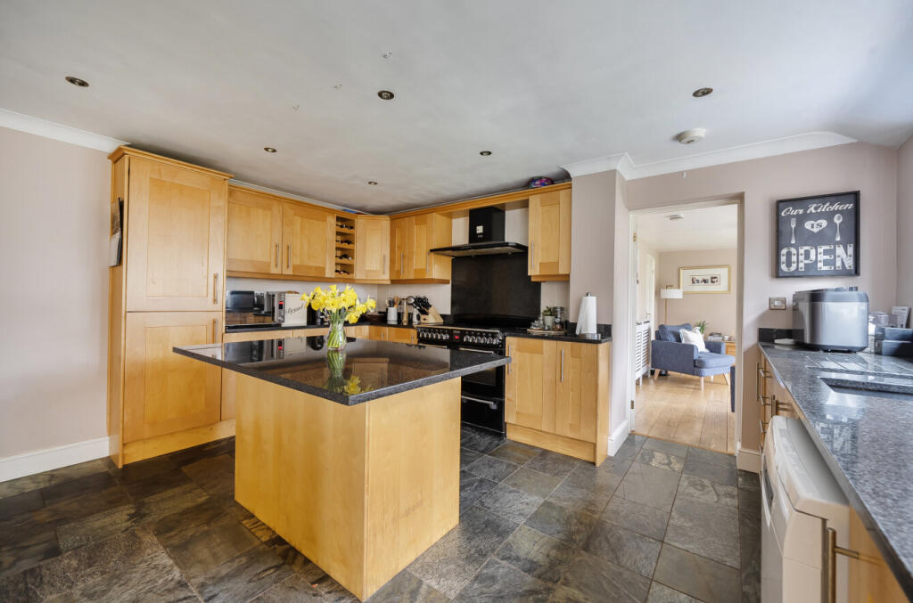 House in Reading, Warfield - View 2