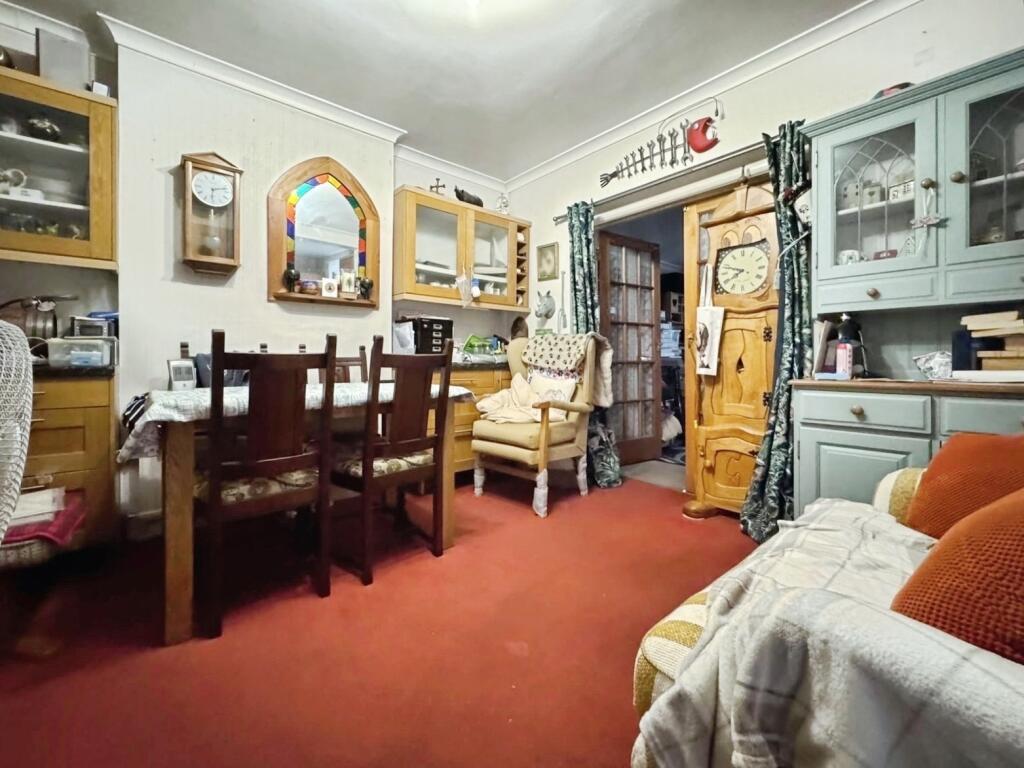 House in Hemel Hempstead, High Wycombe Community Board - View 4