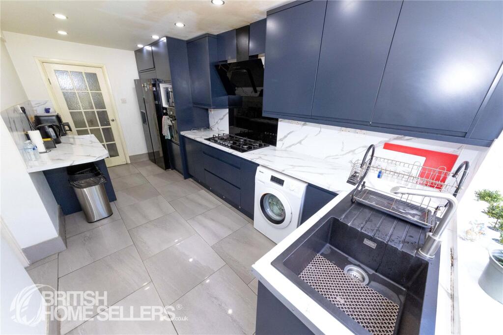 House in Sandwell, West Midlands - More