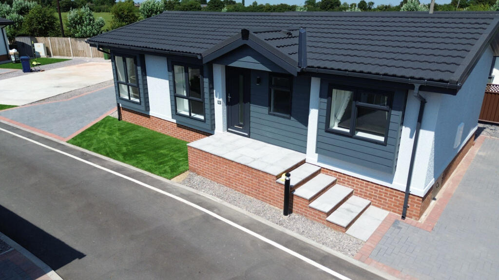 2-bed caravan on 3 Forge Cottages, £239,950