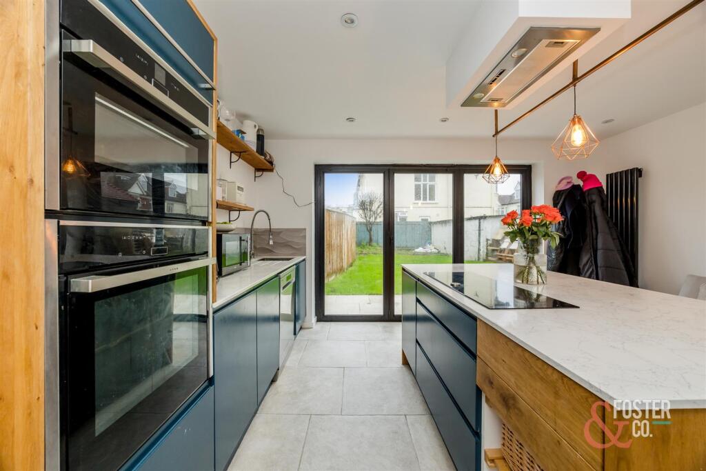 Apartment in Hove, Aldrington - More
