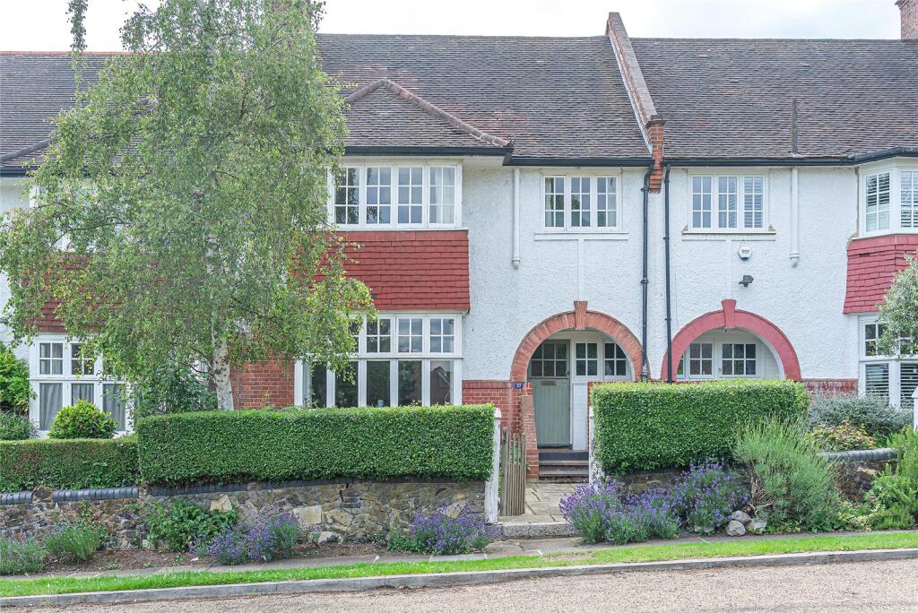Main image of property: Rookfield Avenue, London, N10