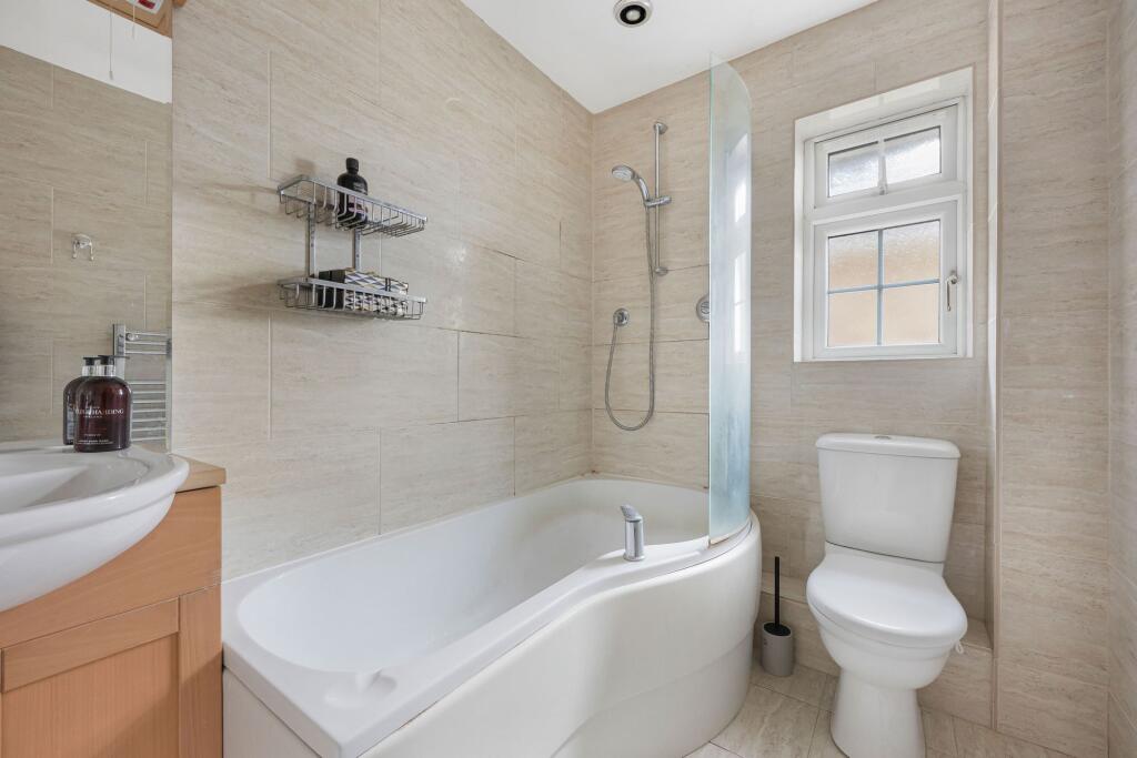 House in Hemel Hempstead, Wooburn - More
