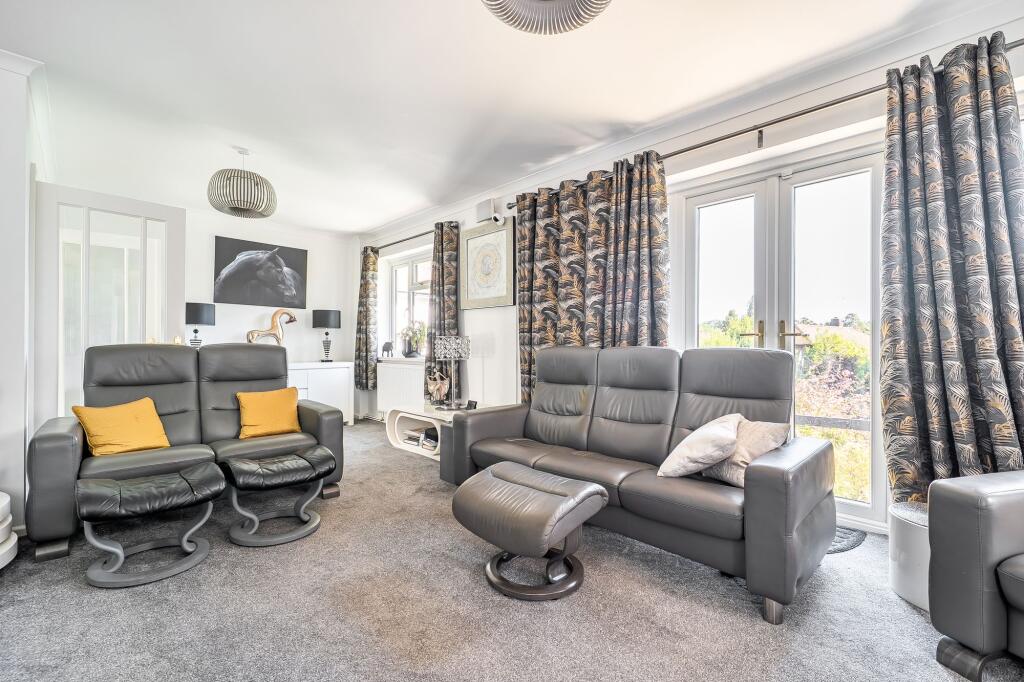 House in Horsham, West Chiltington - More
