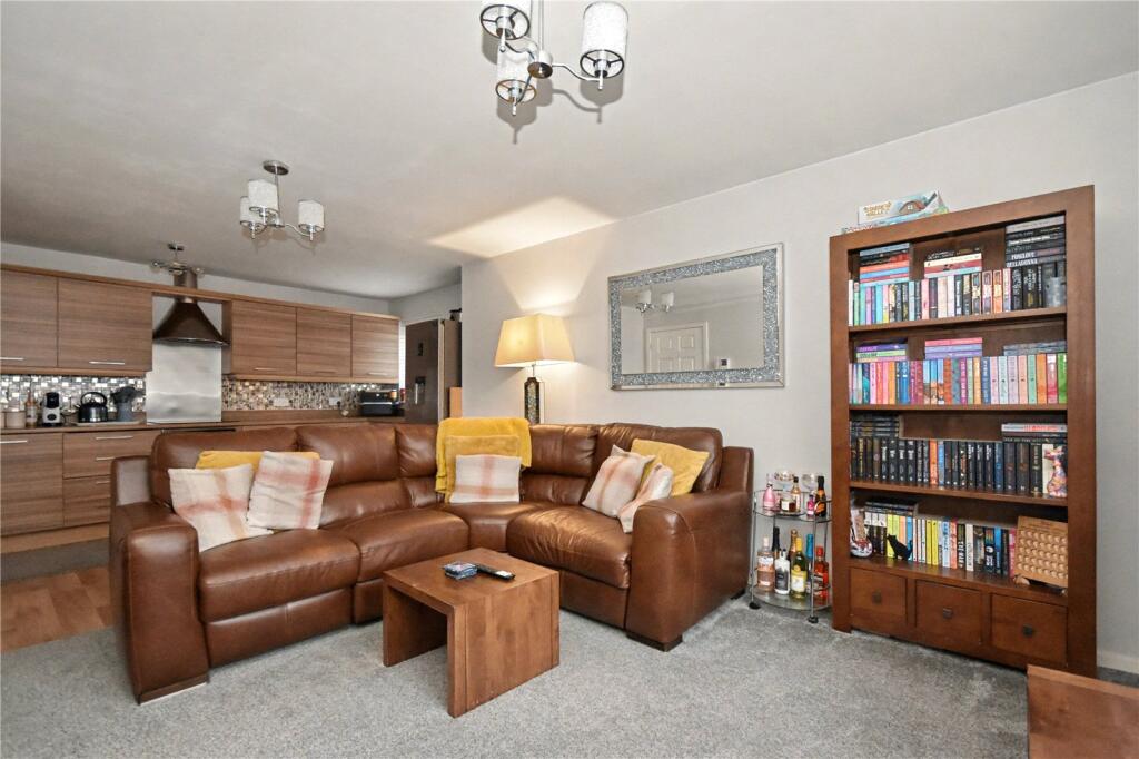 Millers Croft, Castleford, West Yorkshire photo 4