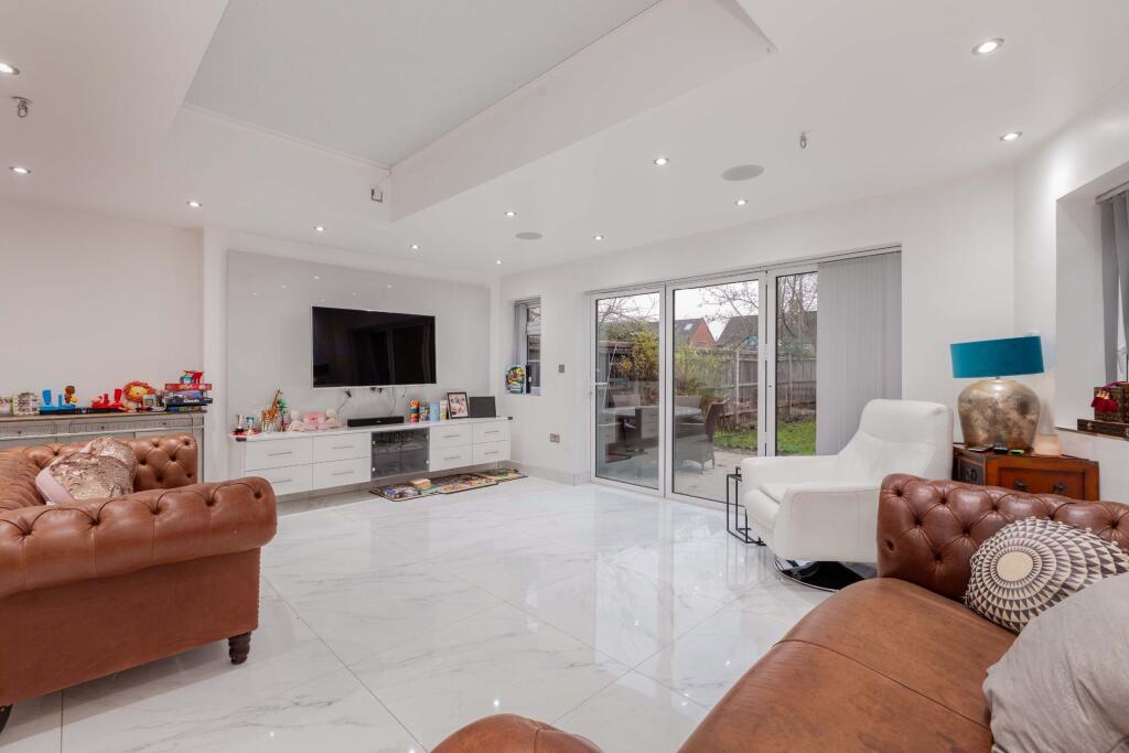 Main image of property: Beverley Gardens, Cranbrook Drive, Maidenhead, Berkshire 