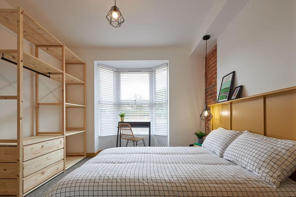 House in Ashford, Repton Park South, South Ashford - More