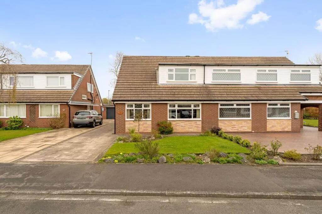 Main image of property: Carpenter Grove, Padgate, WA2