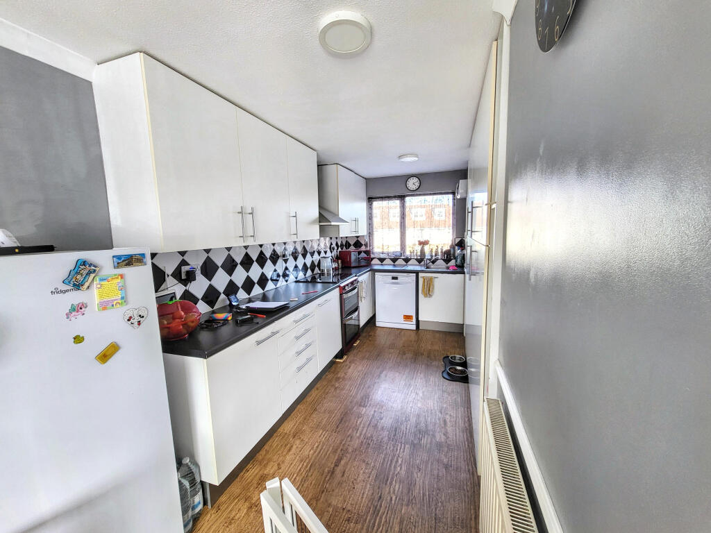 20, Crouch Way, Shoeburyness, Southend-on-sea photo 3