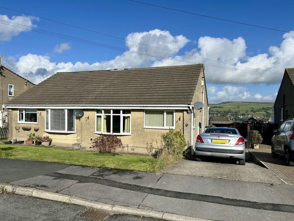 Redwood Close, Long Lee, Keighley, BD21