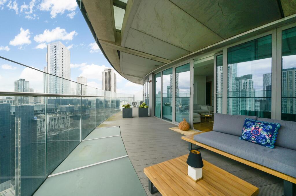 Arena Tower, Crossharbour Plaza, Tower Hamlets, E14 photo 4