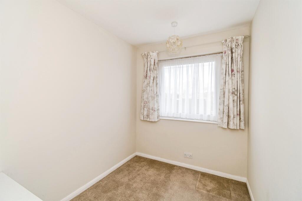 Crowther Close, Southampton photo 4