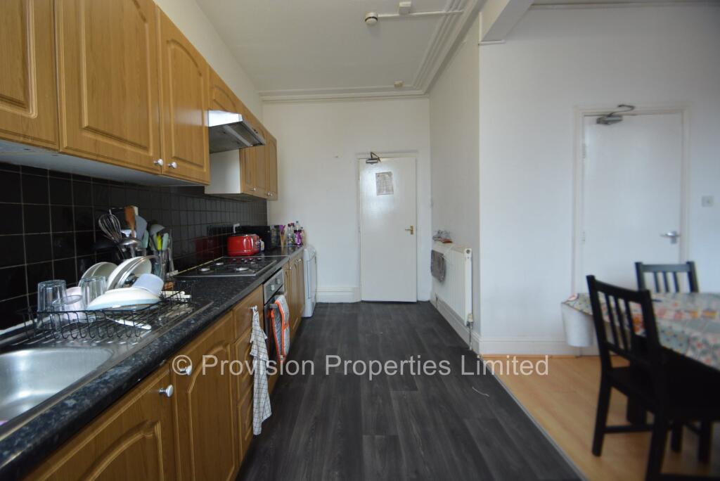 6 bedroom detached house for rent