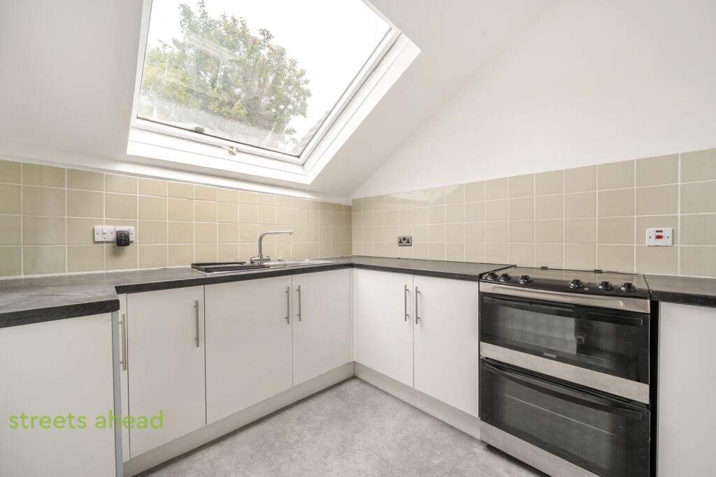 Apartment in Purley - View 3