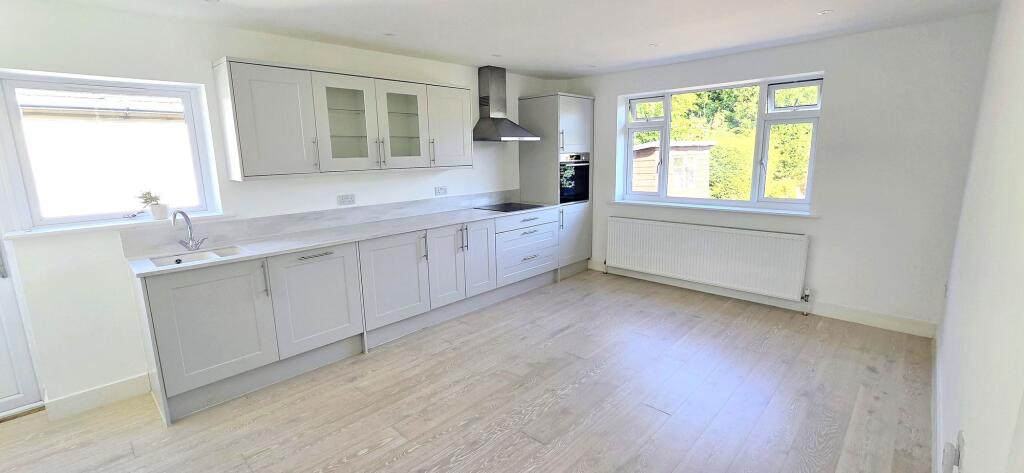 Chestnuts Close, Lindfield, RH16 photo 2