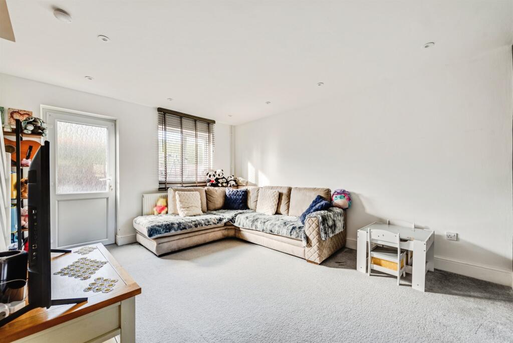 House in Swindon, Haydon Wick - View 2