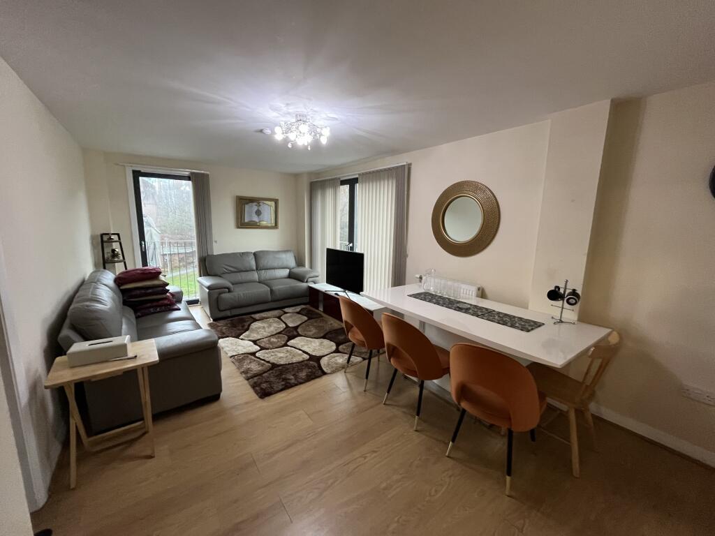 Main image of property: 298 High Street, Glasgow, G4 0QN