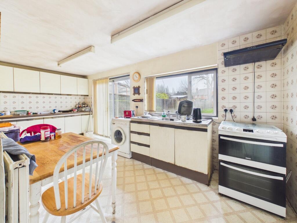 Meare Estate, Wooburn Green, Buckinghamshire, HP10 photo 4