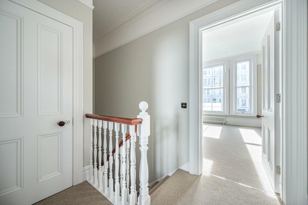 Apartment in Eastbourne, East Sussex - View 4