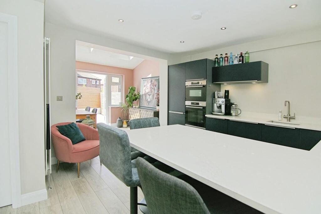 House in Leeds, West Yorkshire - View 2