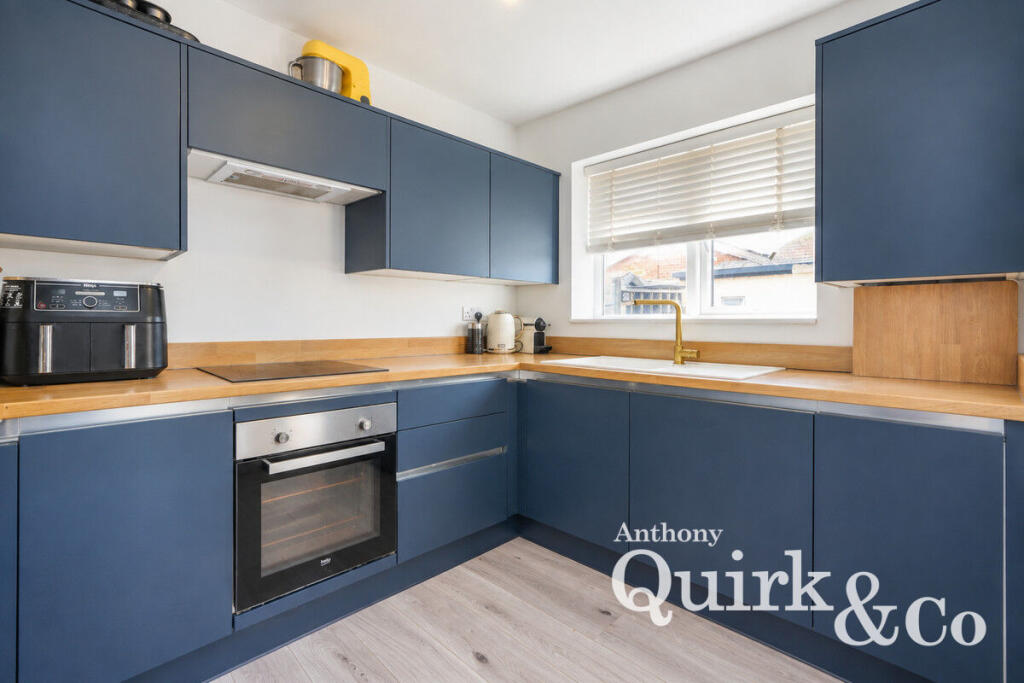 House in Southend-on-Sea - View 3