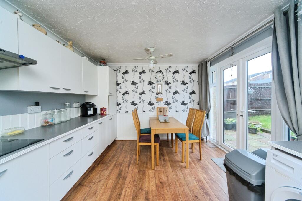 Foxglove Road, Eastbourne photo 4