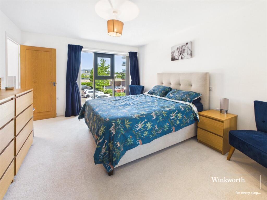 Apartment in Greenham - View 6