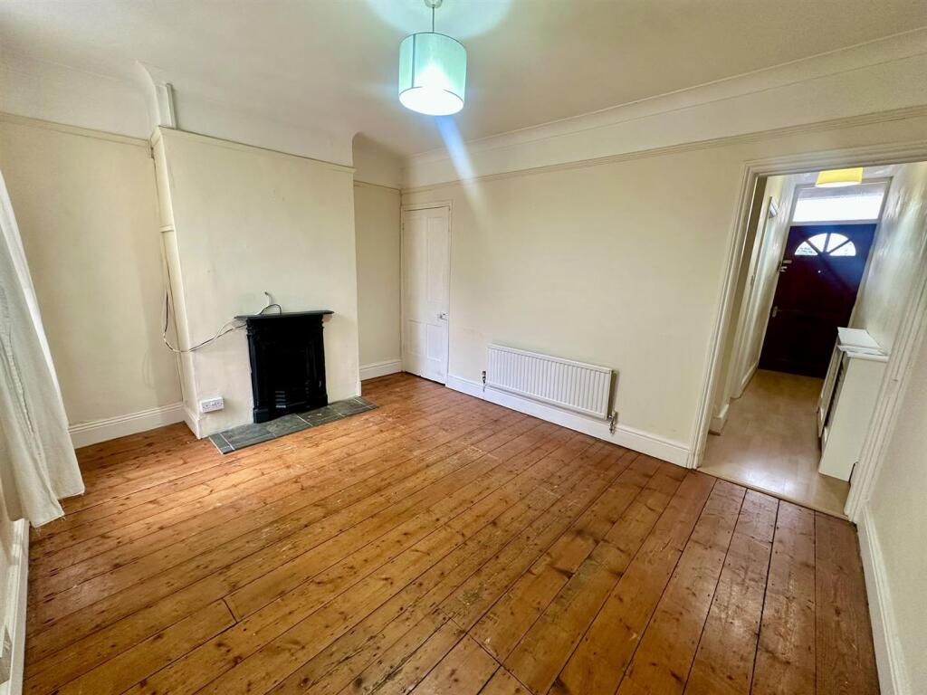 House in Gloucester - View 5