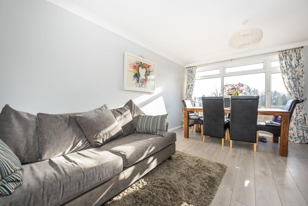 Apartment in Kingston upon Thames - View 3
