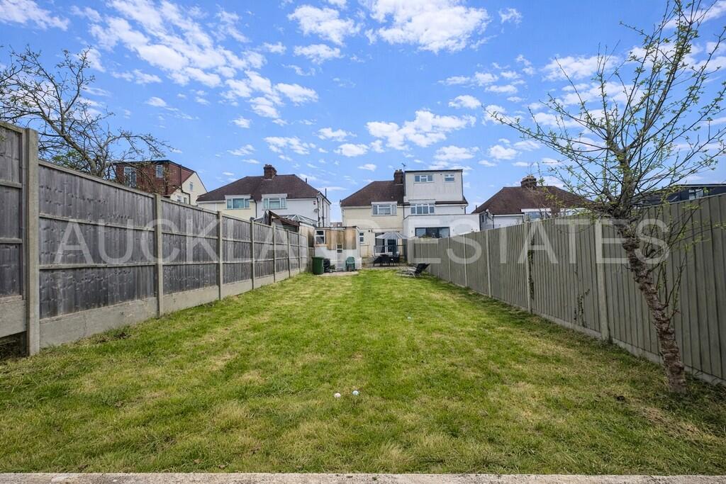 Park Avenue, Potters Bar - View 2